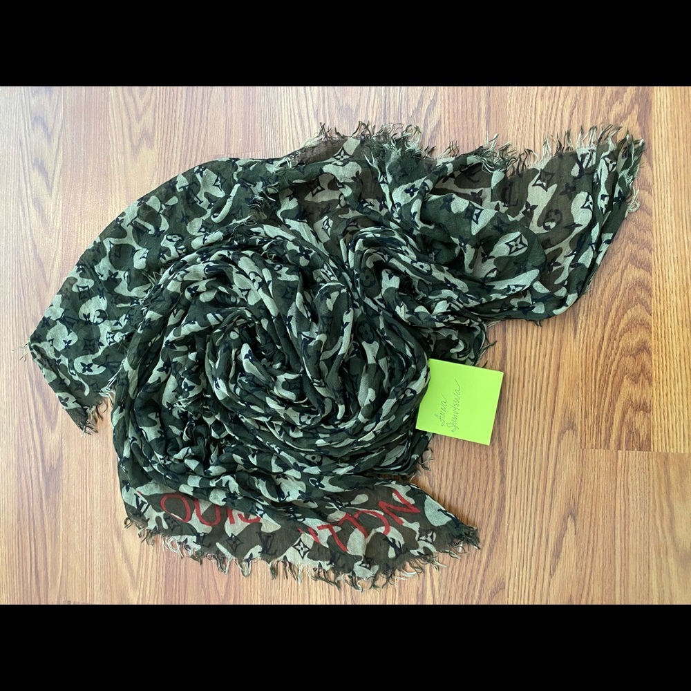 LV Graffiti leopard stole